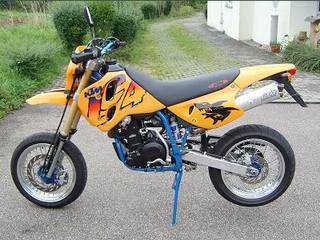 voila ma deuxieme pasion:les moto la c une ktm 620 lc4